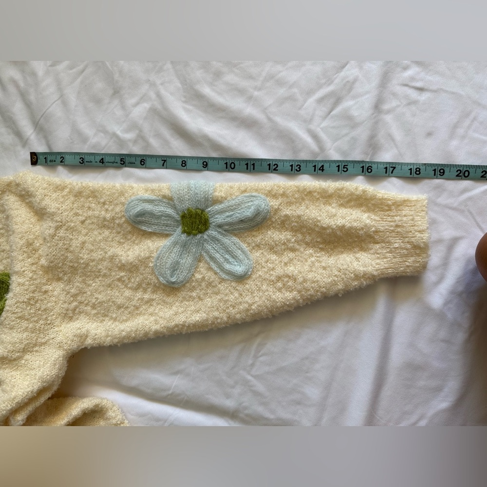 Women’s crochet flower cozy sweater size M granny core hippie boho‎ artsy - Picture 8 of 13